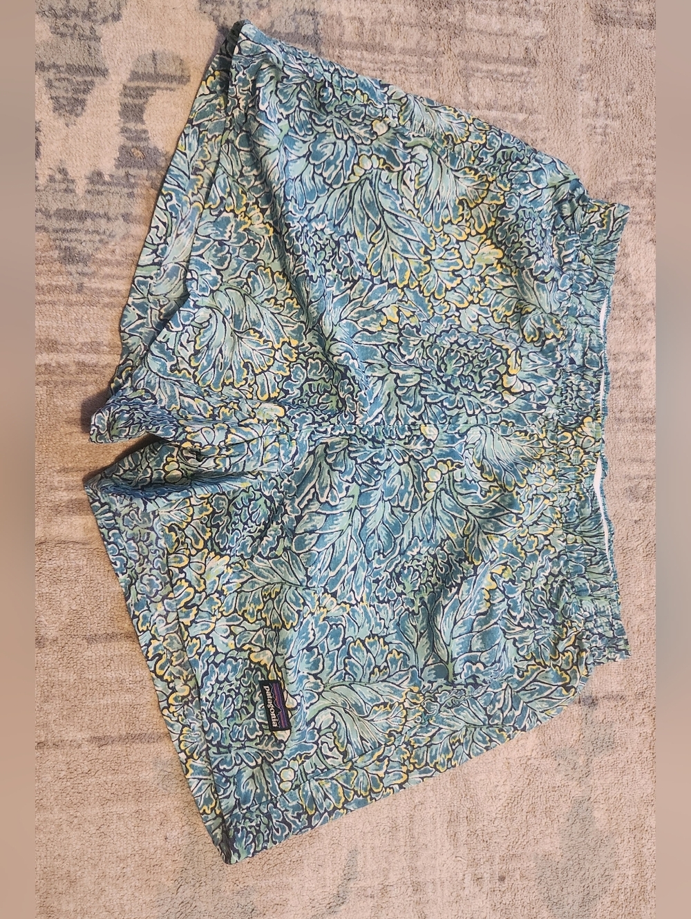 Women's Patagonia Baggies Shorts. Size M. Blue Floral.